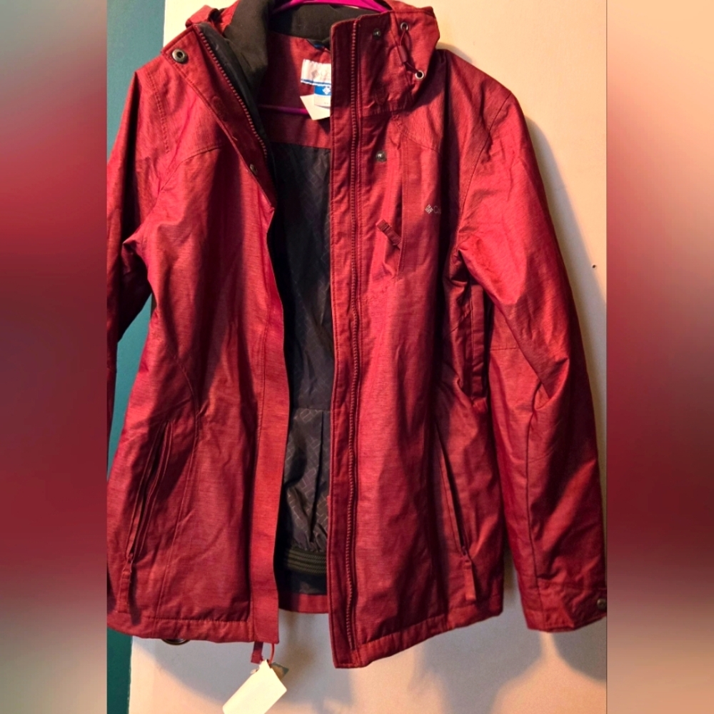 Columbia Omni-Tech NWT Jacket Burgundy XS
